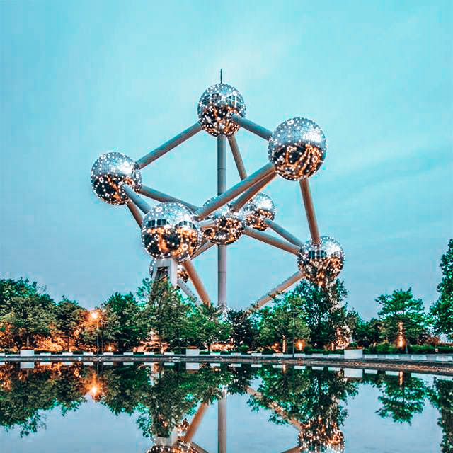 Brüksel'de gezilecek yerler - Atomium müzesi şekli atoma benziyor